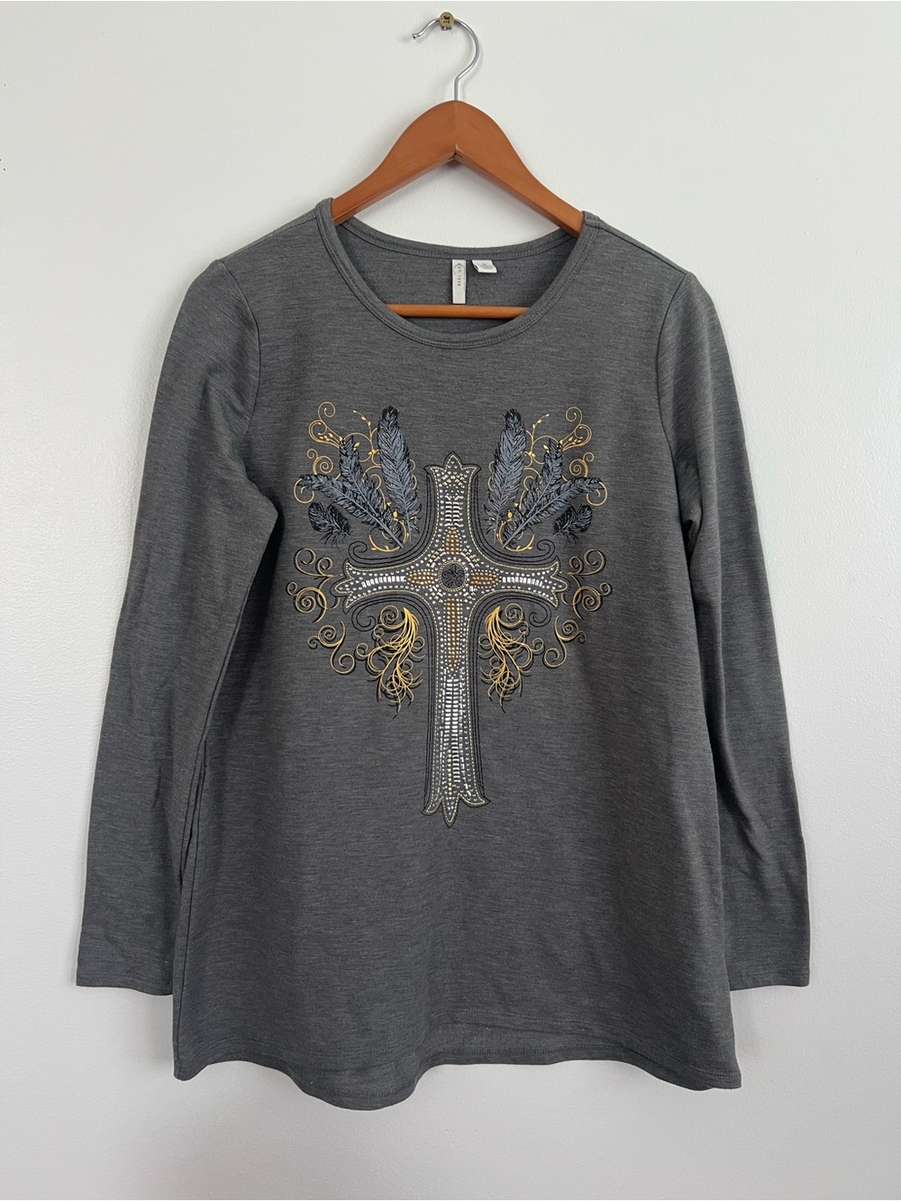 ✨3/$25✨ est 1946 Embellished Cross Gray Long Sleeve Shirt
